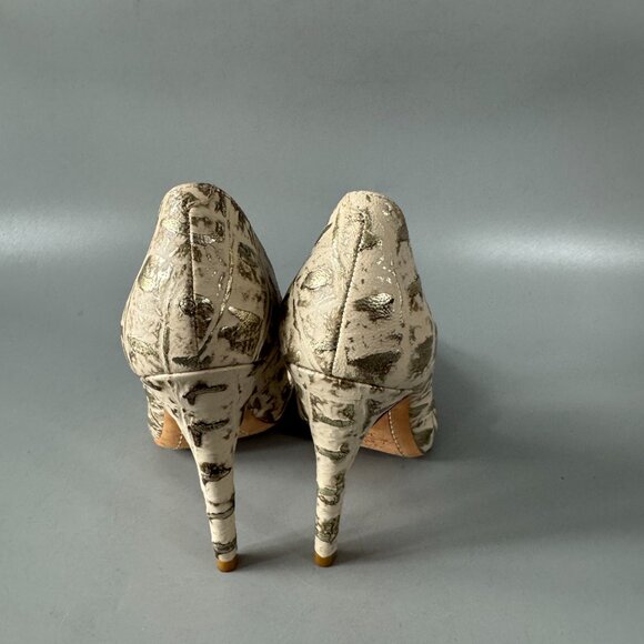 ALICE + OLIVIA by STACEY BENDET Gold Laser Cut Heel Pumps, Size 36 - Picture 6 of 13